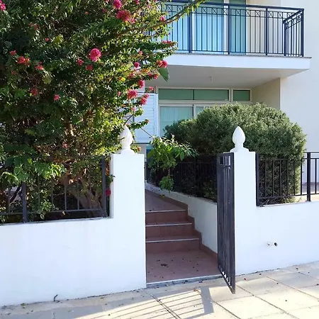 Yiasemi F2002 Apartamento Paralimni